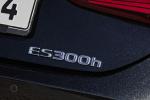 Lexus ES300h with Digital Side-View Monitor 2020 года (EU)